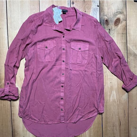 NWT! New Directions Women's Button up Collared shirt. Red Koi Color. Large - Picture 1 of 8